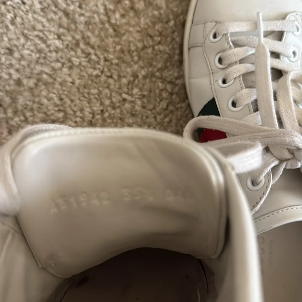 Authentic Gucci White Leather Sneakers with Red and Green Accents - Picture 4 of 4